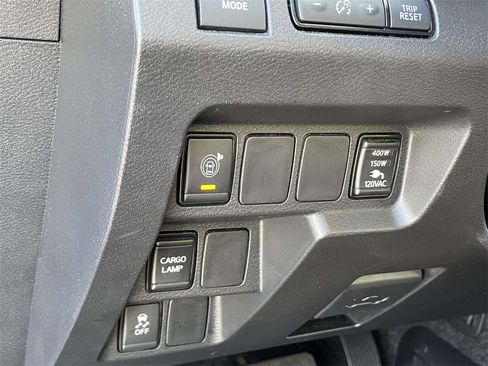 Used 2024 Nissan Frontier SV w/ SV Convenience Package image 27