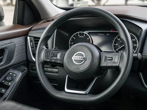 Used 2021 Nissan Rogue S FWD image 12