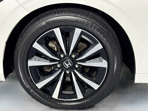 Certified 2024 Honda Civic EX-L image 30