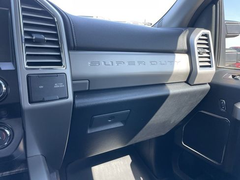 Used 2017 Ford F250 Lariat w/ Chrome Package image 51