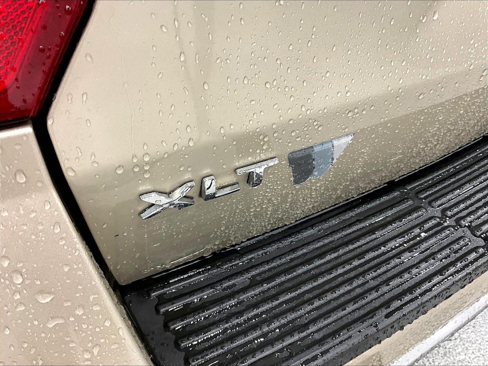 Used 2018 Ford Expedition XLT w/ Equipment Group 201A AWD/4WD image 24