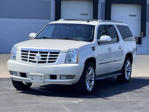 Used 2011 Cadillac Escalade ESV Luxury AWD/4WD image 1