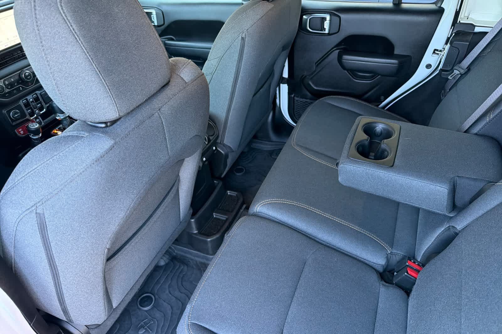 Used 2024 Jeep Wrangler Unlimited AWD/4WD image 4