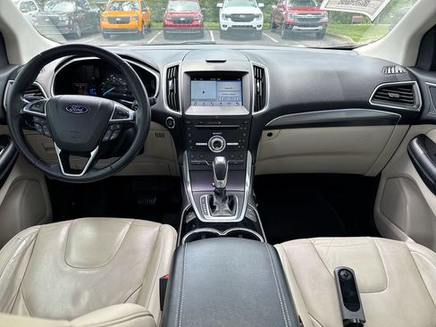 Used 2017 Ford Edge Titanium w/ Equipment Group 302A AWD/4WD image 10