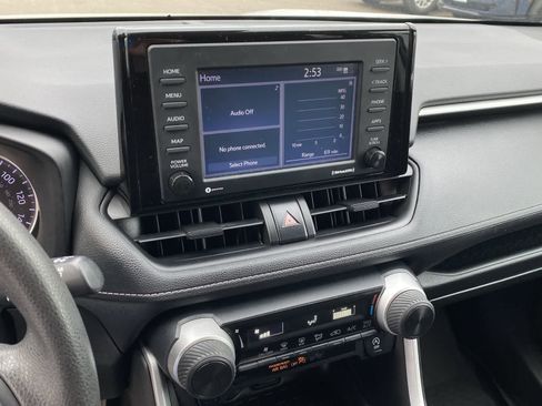 Used 2021 Toyota RAV4 LE image 29