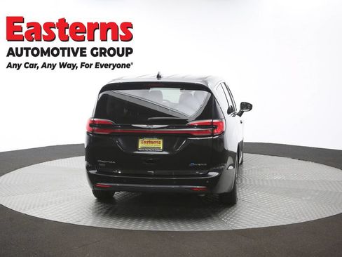 Used 2023 Chrysler Pacifica Limited FWD image 42