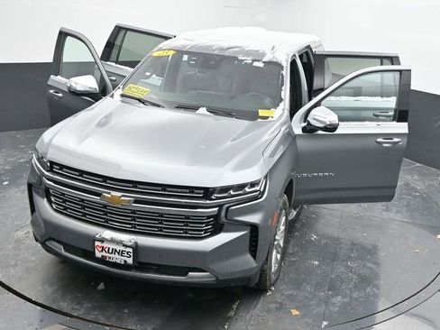 Used 2023 Chevrolet Suburban Premier image 66