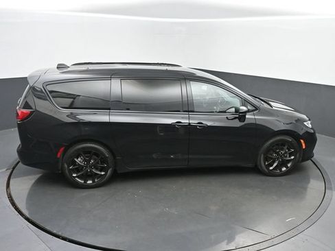 Used 2023 Chrysler Pacifica Limited w/ S Appearance Package FWD image 46