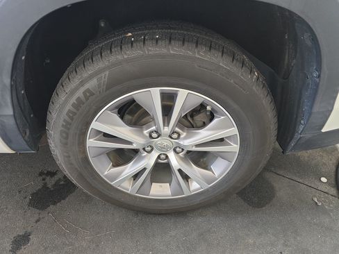 Used 2015 Toyota Highlander XLE FWD image 33