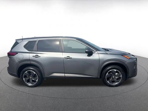 Used 2025 Nissan Rogue SV image 16