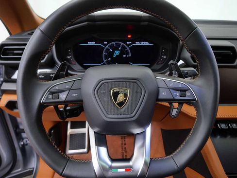 Used 2025 Lamborghini Urus SE AWD/4WD image 31