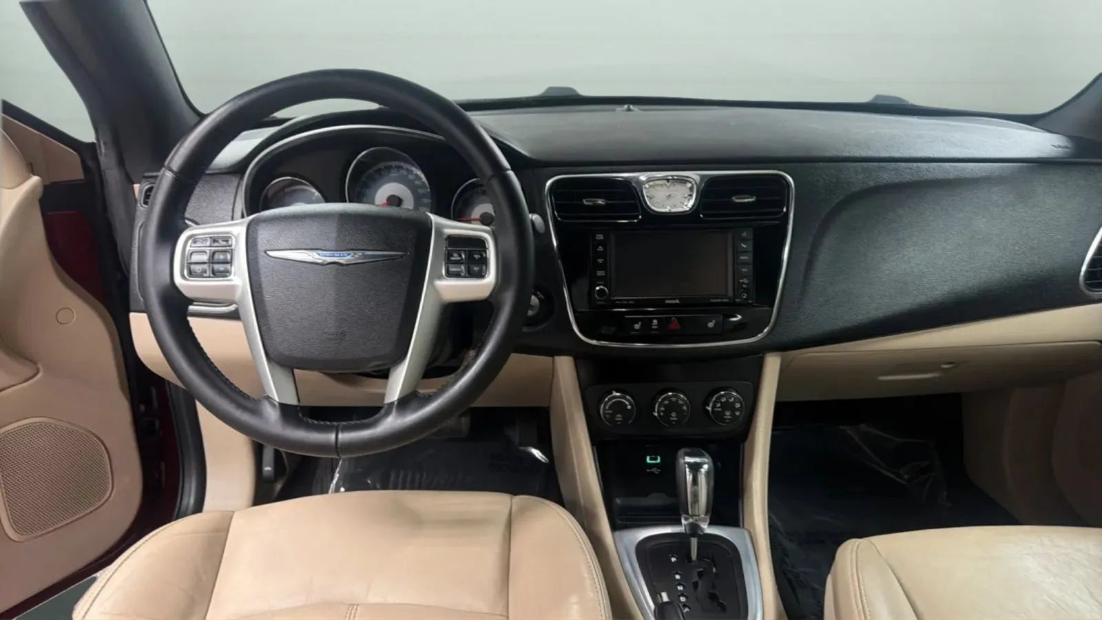 Used 2013 Chrysler 200 Limited FWD image 10