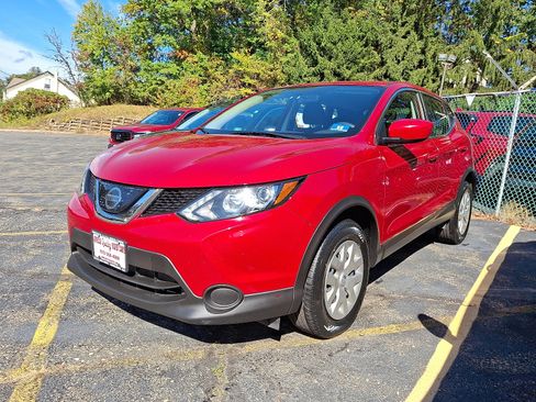 Used 2018 Nissan Rogue Sport S image 3