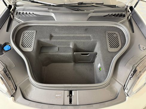 New 2026 Porsche Macan Electric image 26