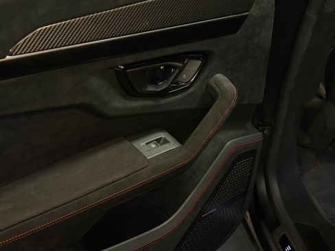 Used 2023 Lamborghini Urus Performante AWD/4WD image 18