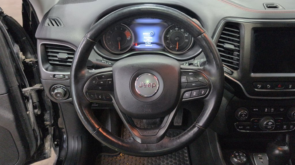 Used 2019 Jeep Cherokee Trailhawk AWD/4WD image 10
