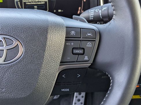 Used 2025 Toyota Camry SE image 20