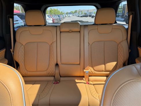 Used 2023 Jeep Grand Cherokee Summit AWD/4WD image 32