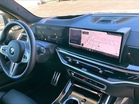 Used 2025 BMW X7 M60i image 35