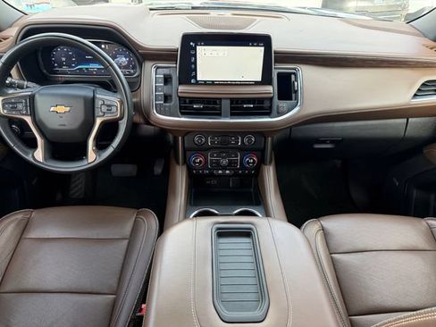 Used 2023 Chevrolet Suburban High Country w/ Premium Package 2 AWD/4WD image 24