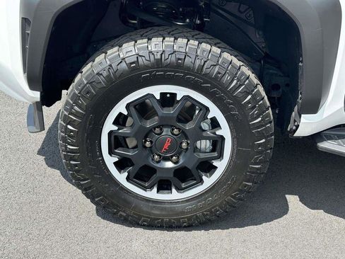 Used 2025 Toyota 4Runner TRD Off-Road Premium AWD/4WD image 29