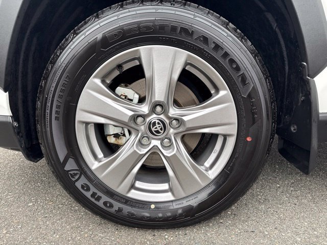 Used 2025 Toyota RAV4 LE AWD/4WD image 27