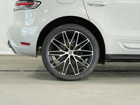 Certified 2025 Porsche Macan image 40