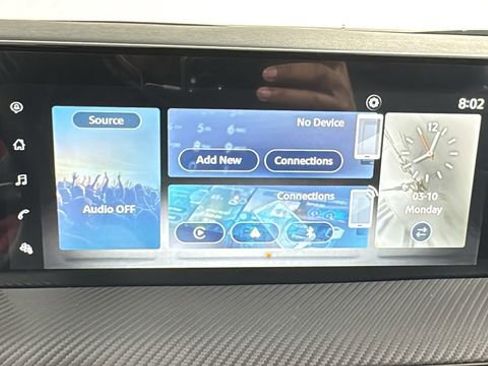 Used 2025 Nissan Kicks SR w/ Illumination Package image 24