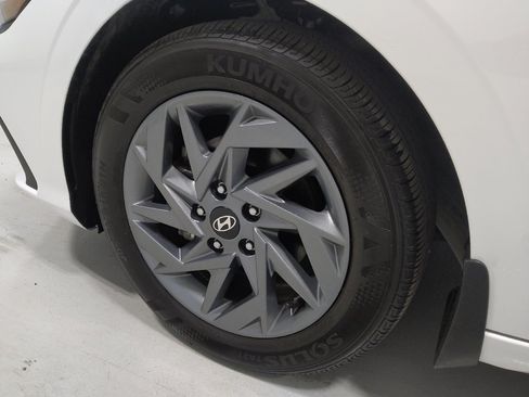 Used 2024 Hyundai Elantra SEL FWD image 31