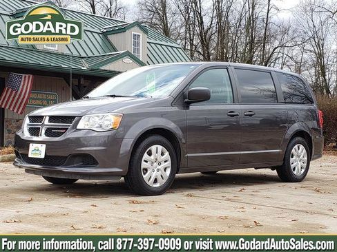 Used 2018 Dodge Grand Caravan SE w/ UConnect Hands-Free Group image 1