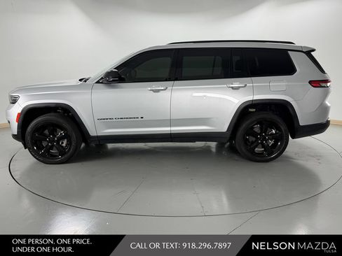 Used 2023 Jeep Grand Cherokee L Laredo AWD/4WD image 9