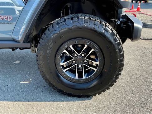 New 2025 Jeep Wrangler Unlimited Rubicon w/ XTREMEE 35" Tire Package image 13