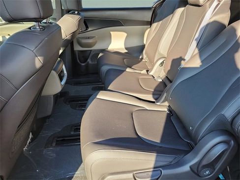 New 2026 Kia Carnival LXS image 10
