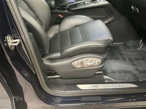 Used 2020 Porsche Macan Turbo image 32