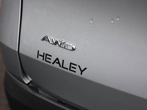 Used 2025 Toyota Grand Highlander AWD image 9