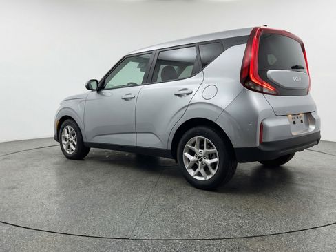 Used 2025 Kia Soul LX w/ LX Technology Package FWD image 6