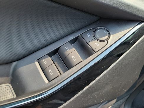 Used 2025 Chevrolet Equinox LT w/ Safety and Technology Package FWD image 19