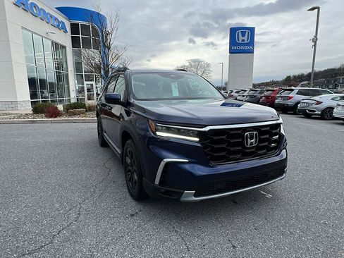 New 2025 Honda Pilot Touring image 2