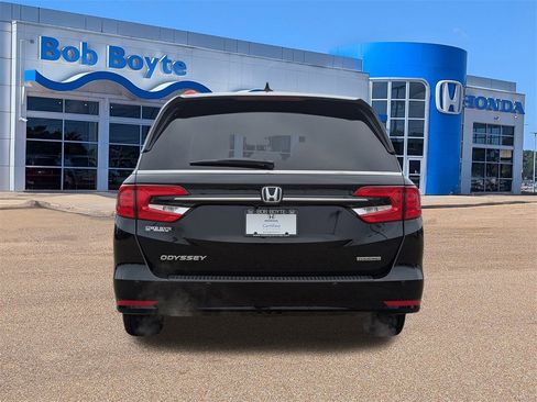 Certified 2023 Honda Odyssey Touring image 4