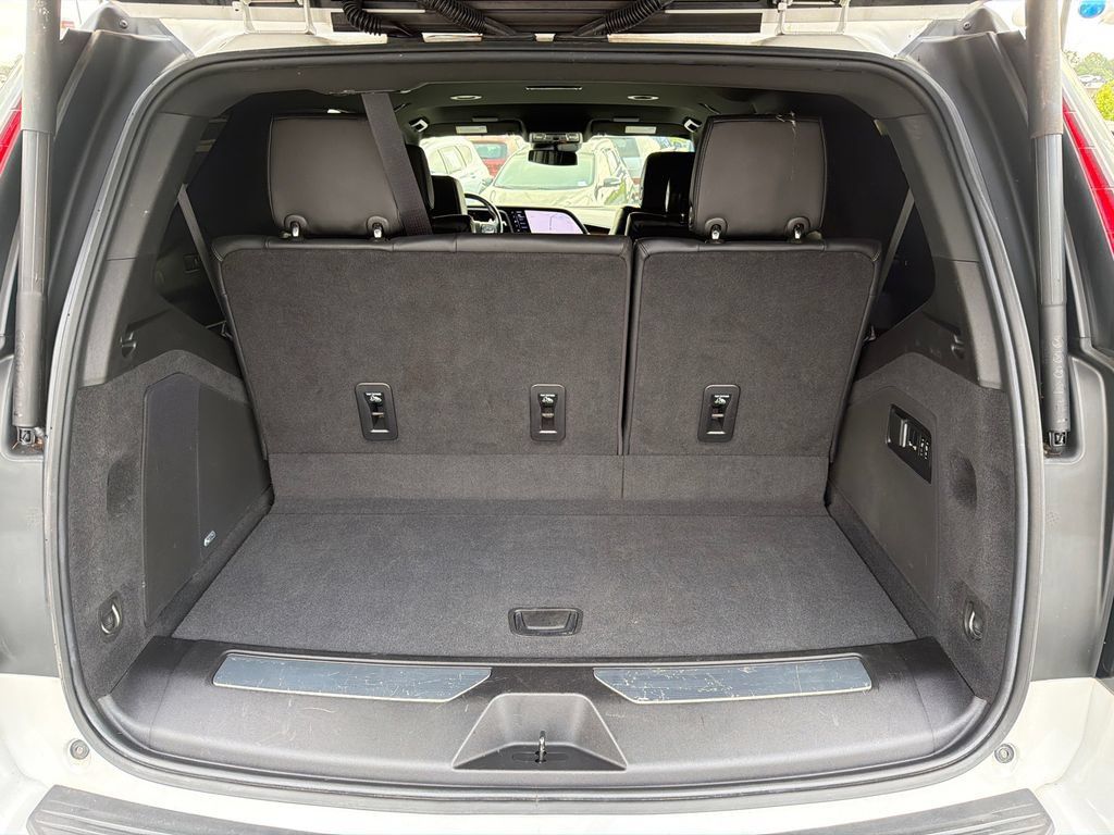 Used 2022 Cadillac Escalade Luxury w/ LPO, Floor Liner Package AWD/4WD image 18