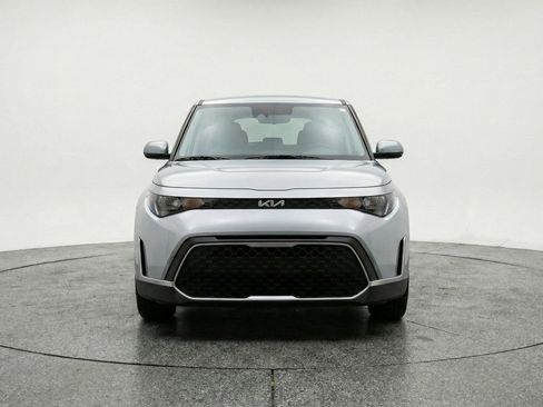 Used 2025 Kia Soul LX w/ LX Technology Package FWD image 2