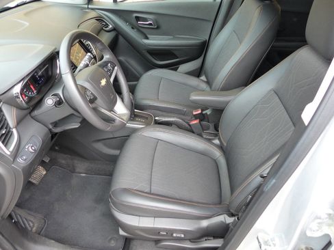 Used 2019 Chevrolet Trax LT w/ LT Convenience Package image 17