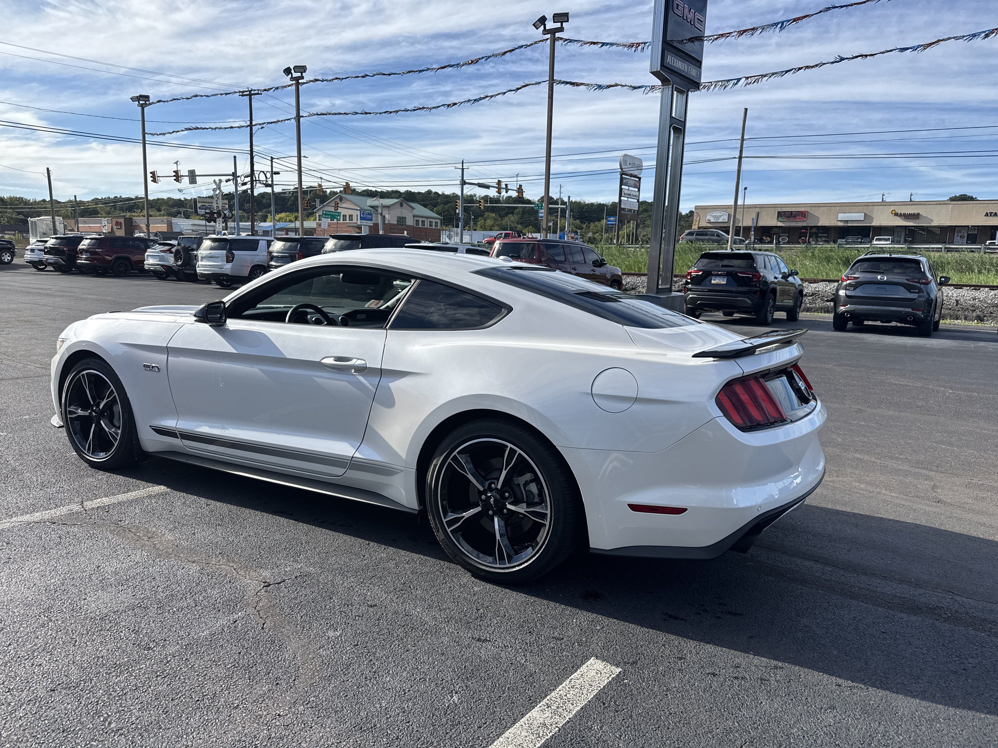 Used 2017 Ford Mustang GT Premium w/ Equipment Group 401A RWD image 6