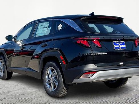 Used 2025 Hyundai Tucson SE image 3