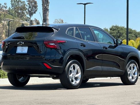 New 2026 Chevrolet Trax LS w/ LS Convenience Package FWD image 4