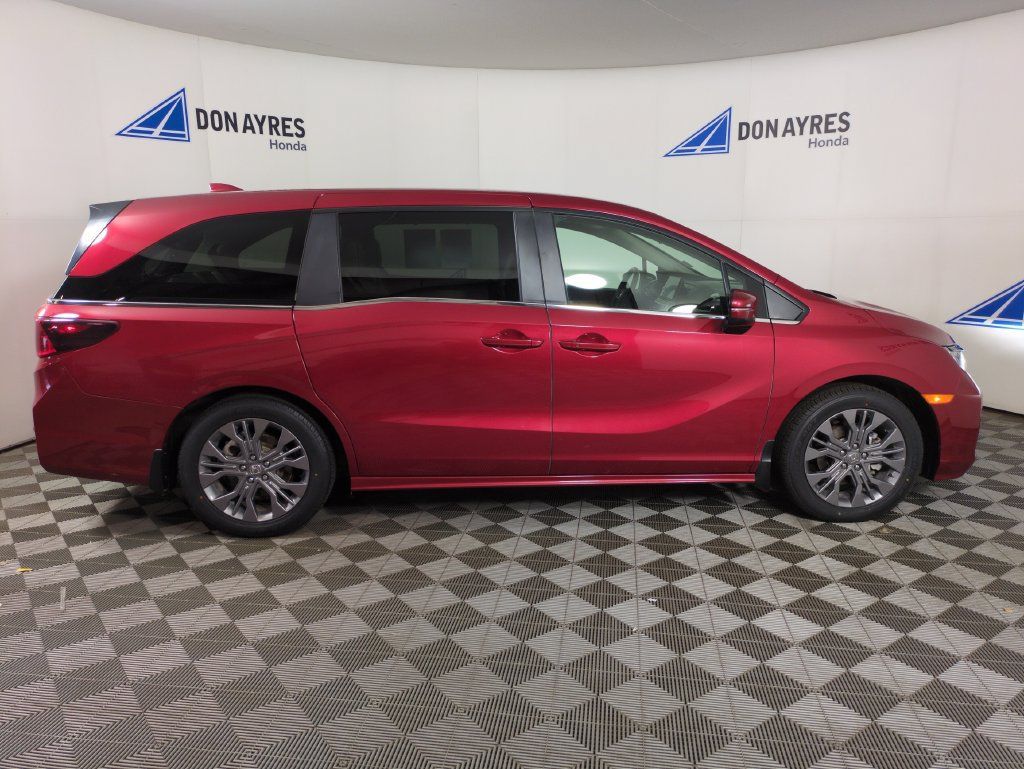 Certified 2025 Honda Odyssey Touring image 11