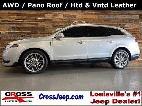 Used 2019 Lincoln MKT AWD image 1