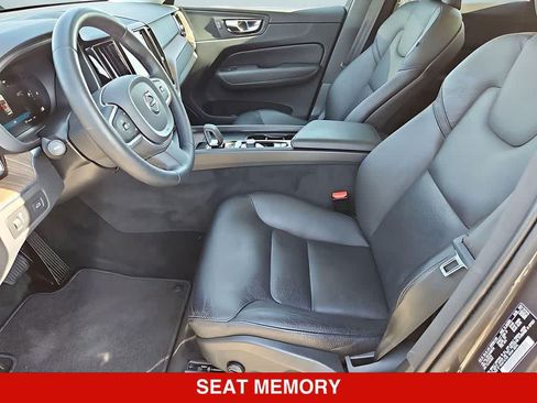 Used 2022 Volvo XC60 B5 Momentum AWD/4WD image 17