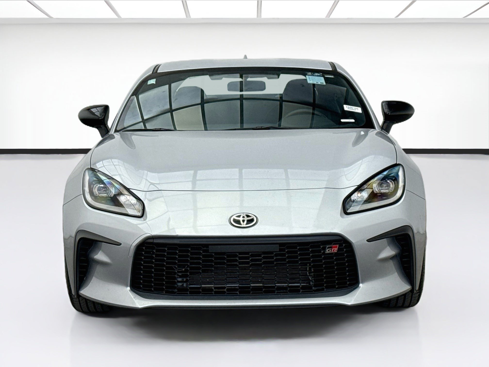 Used 2025 Toyota GR86 RWD image 2