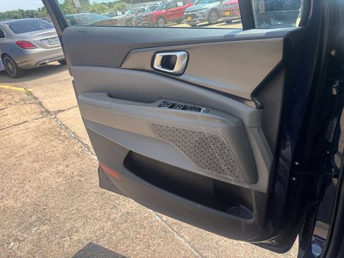 Used 2026 Kia Carnival FWD image 18